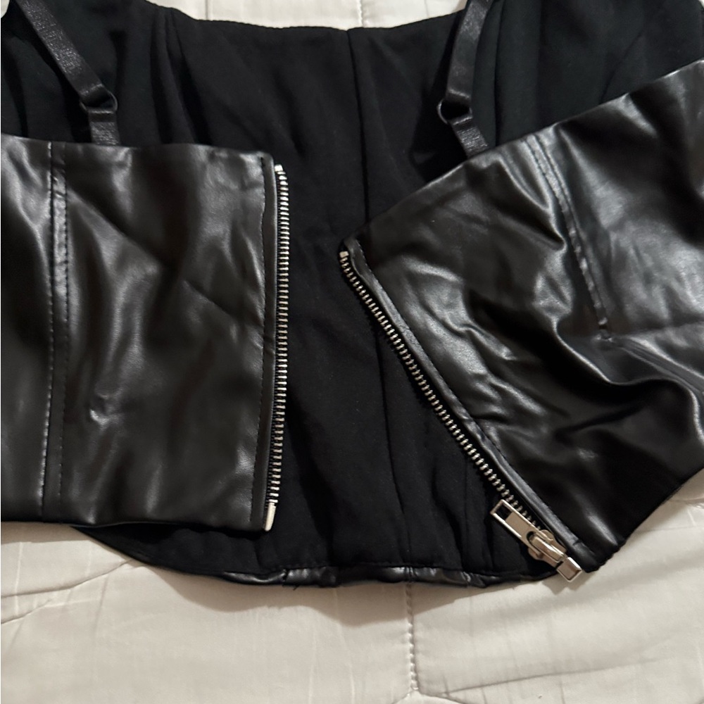 Elegant Black Crop Top with Silver Detailing - Picture 5 of 5